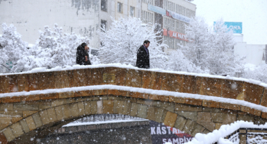 Etkili Olan Kar Yağışı Kartpostallık Görüntüler Oluşturdu