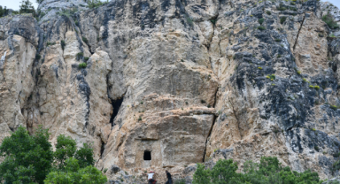 Herkes Kayadan Akan O Balın Peşinde!