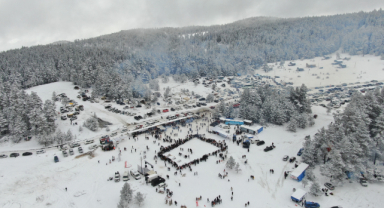 Karın tadını kış festivalinde çıkardılar