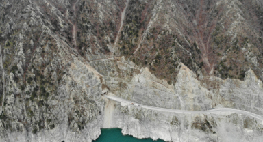 Riskli Kayalar Profesyoneller Tarafından Temizleniyor