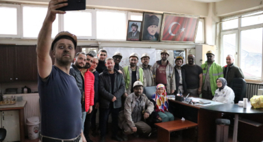 Depremzede genç kızdan madenci kahramanlara vefa 