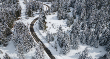 Yaylalarda ilkbaharda kış güzelliği 