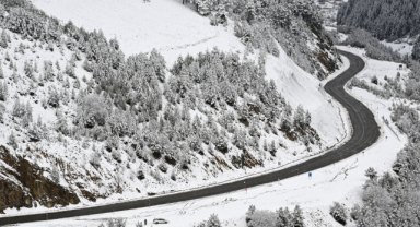 Zigana Dağı beyaza büründü