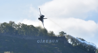 Giresun’da nefes kesen SOLOTÜRK gösterisi