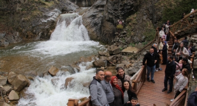 Giresun'un Pamukkalesi Göksu Travertenleri ve Mavi Göl görenleri büyülüyor 