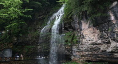 Turistlerin vazgeçilmez rotası: Çal Mağarası 