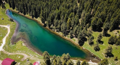 Doğa harikası göller görenleri büyülüyor    