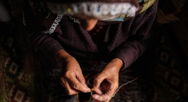 Şavşatlı kadınların patik örme geleneği yıllara meydan okuyor (Foto Galeri)