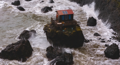 Artvin'de Falezler Üzerindeki 'Martı Evi' Görenleri Şaşırtıyor (Foto Galeri)
