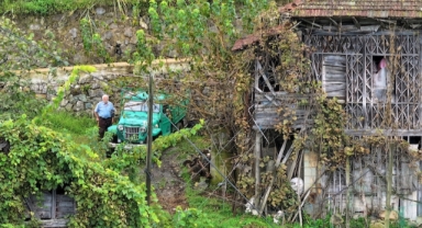 Emekli şoför, 69 yaşındaki kamyonetine gözü gibi bakıyor (Foto Galeri)