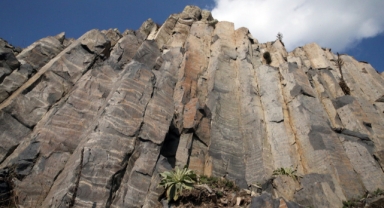 Milyonlarca yıllık bazalt kayalıklar turizme kazandırılmayı bekliyor (Foto Galeri)