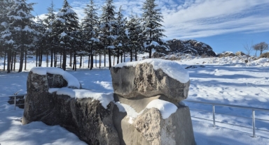Anadolu'nun en eski yerleşim yerlerinden Hattuşa Antik kenti beyaza büründü (Foto Galeri)