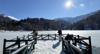 Borçka Karagöl Tabiat Parkı'nda kış ve sonbahar bir arada yaşanıyor (Foto Galeri) 