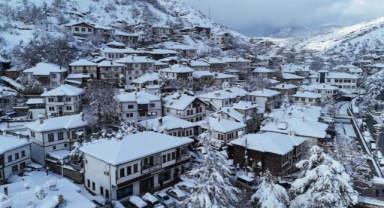 Eski Osmanlı kasabası olarak bilinen o ilçe beyaza büründü (Foto Galeri)