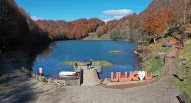 Ulugöl Tabiat Parkı ziyaretçilerini sonbahar renkleriyle ağırlıyor (Foto Galeri)