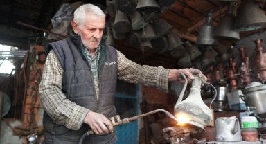 Emektar bakırcılar karşılıklı dükkanlarda mesleklerini sürdürüyor (Foto Galeri)