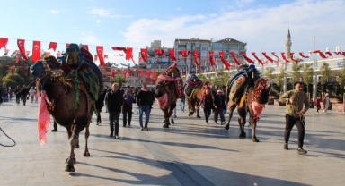 Görücüye çıkan develer ilginç görüntülere sahne oldu (Foto Galeri)