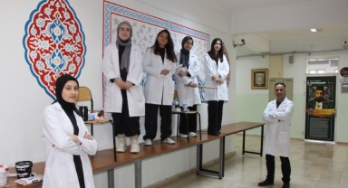 Kalemkâr öğrenciler okulu tarihle renklendiriyor (Foto Galeri)  