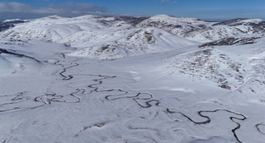 Karadeniz’in O Yaylası Karla Kaplanan Menderesleriyle Göz Kamaştırıyor (Foto Galeri) 