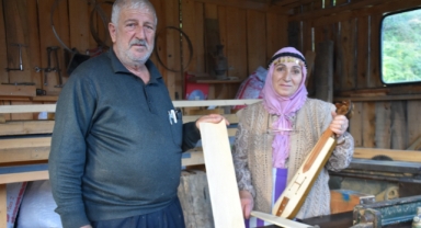 Komşusundan görüp merakla başladığı kemençe yapımına 55 yıldır devam ediyor (Foto Galeri)