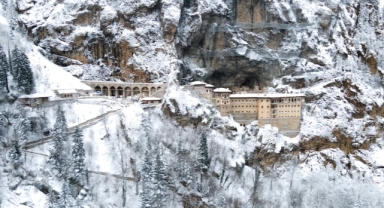 Sümela Manastırı beyaza büründü (Foto Galeri)