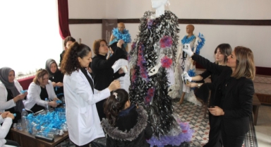 Atık Plastiklerden Tasarlanan Kostümlerle Savaşın Yıkıcı Etkisine Dikkat Çekildi (Foto Galeri)