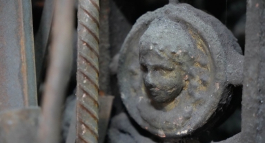 Demircide 'Meryem Ana' figürlü tarihi kapı: Papazlar bunun peşinde 