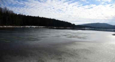 Topuk Yaylası Göleti'nin yüzeyi kısmen buzla kaplandı (Foto Galeri)