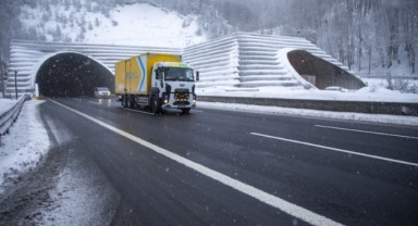 İstanbul ile Ankara arasında ulaşımı sağlayan Bolu Dağı geçişinde kar etkili oluyor (Foto Galeri)