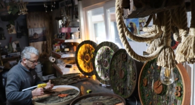 Kilolarca ağırlıktaki ahşabın görüntüsünü strafor ile tüy kadar hafif yaptı (Foto Galeri) 