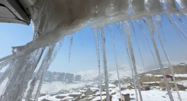 O kentte buz sarkıtları 2 metreyi geçti (Foto Galeri) 