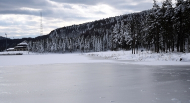 Topuk Yaylası Göleti'nin yüzeyi karla kaplandı (Foto Galeri)