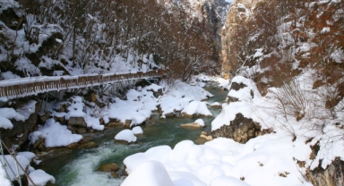 Horma Kanyonu ve Ilıca Şelalesi ziyaretçilerini karlı manzarasıyla karşılıyor (Foto Galeri) 