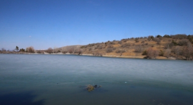 Tokat'taki İhsaniye Göleti'nin yüzeyi buz tuttu (Foto Galeri)