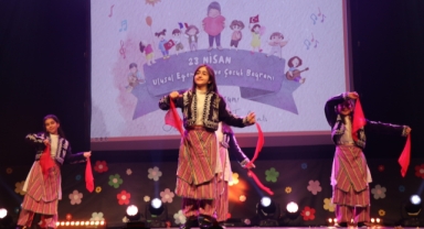 Fransa'da 23 Nisan Ulusal Egemenlik ve Çocuk Bayramı kutlandı (Foto Galeri)