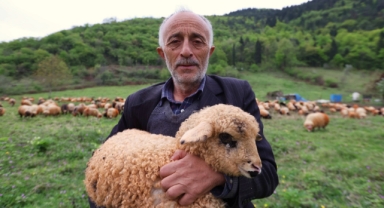 Koyunların peşinde 46 yıldır süren 12 saatlik mesai (Foto Galeri) 