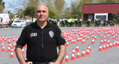 Emektar motosikletli trafik polis timi eğitmeni meslektaşlarına tecrübelerini aktarıyor (Foto Galeri)