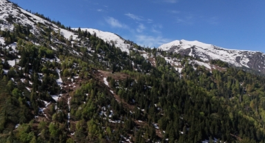 Kar örtüsünün kalktığı Kaçkar Dağları'nda bahar güzelliği (Foto Galeri)