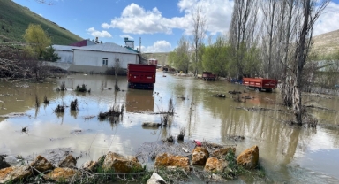 Kuvvetli yağış sonrası dere taştı: Köy su altında kaldı (Foto Galeri) 