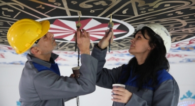 Ordu'da nakkaş çift sırt sırta vererek cami duvarlarını süslüyor (Foto Galeri) 