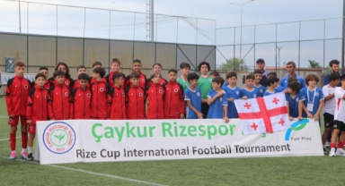 12 Yaş Altı Rize Cup 2025 Yiğit Demirel Uluslararası Futbol Turnuvası sona erdi (Foto Galeri)
