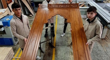 Ahşap oyma ile yenilediler, mescidi bayrama hazırladılar (Foto Galeri)