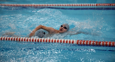 Her hafta 60 kilometre katedip antrenmana katılan engelli yüzücü, Türkiye şampiyonu oldu (Foto Galeri)