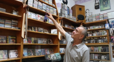 Nostalji tutkusu bitmeyen kasetçi aynı iş yerinde 47 yılı geride bıraktı (Foto Galeri)