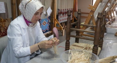 Üniversiteyi 47 yaşında bitirerek geleneksel el sanatlarında usta öğretici oldu (Foto Galeri)