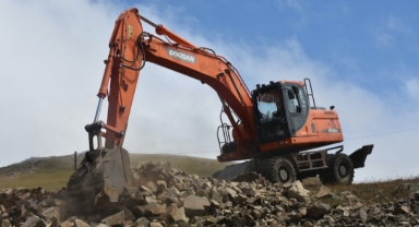 Gümüşhane'de izinsiz ve kaçak yapılar yıkılıyor (Foto Galeri)