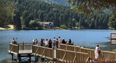 Sıcak havadan bunalan vatandaşlar soluğu Gölcük Tabiat Parkı'nda aldı (Foto Galeri)