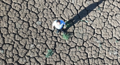 Sular çekildi, kuraklık göleti çorak araziye dönüştürdü (Foto Galeri)