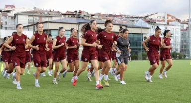 Trabzonspor Kadın Futbol Takımı'nın yeni sezonda hedefi şampiyonluk (Foto Galeri)