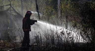 Yerleşim alanına yakın ormanlık alanda korkutan yangın: Mahalleli sokağa döküldü (Foto Galeri) 